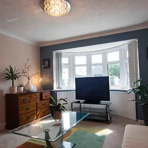 1 Bedroom Self Contained In Christchurch Apartment