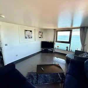 https://ocean-park-apartments-sea-view-free-parking-and-fast-wifi.edinburghhotelsuk.org